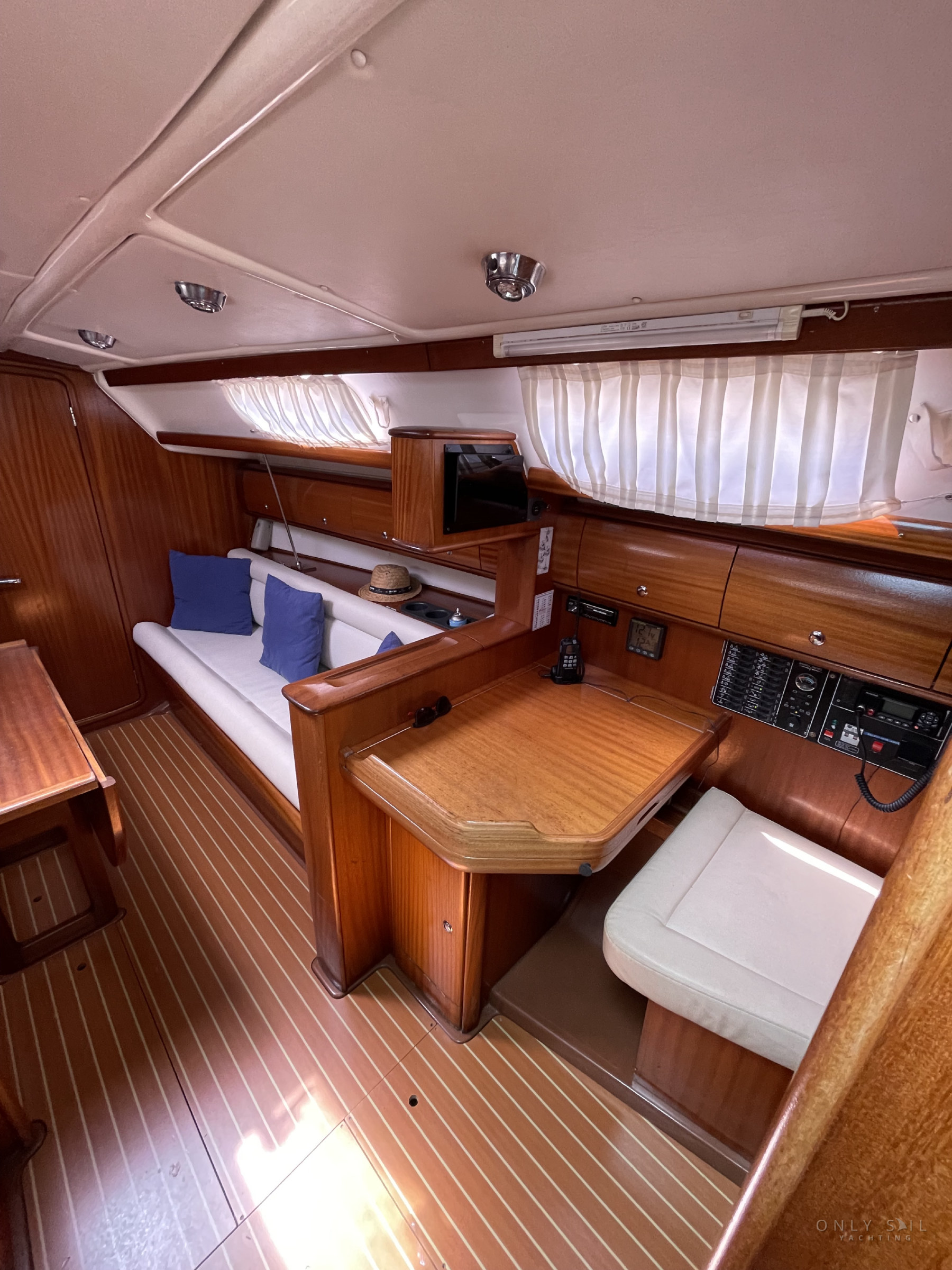 2004 Bavaria 36 — photo 12