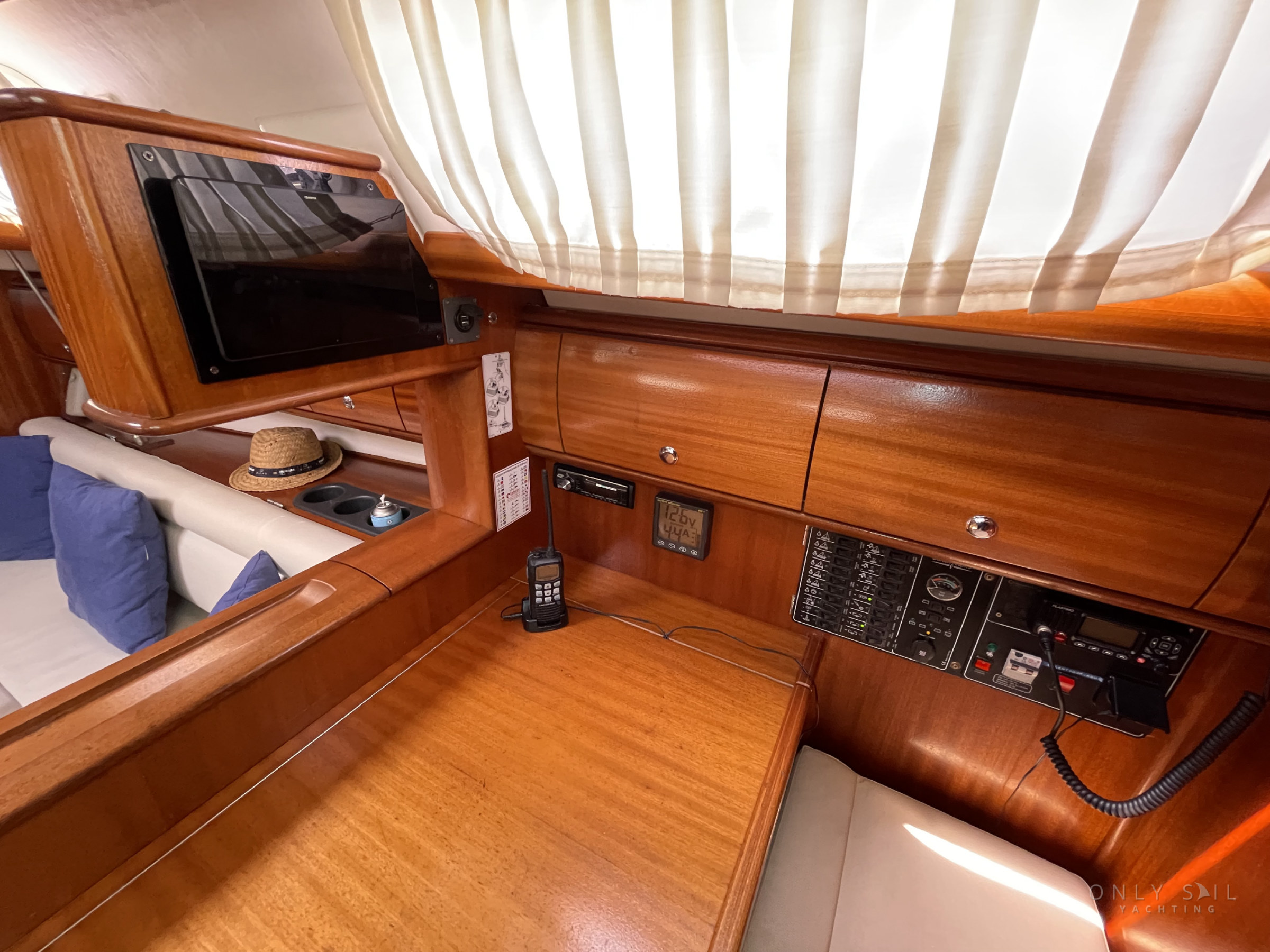 2004 Bavaria 36 — photo 19