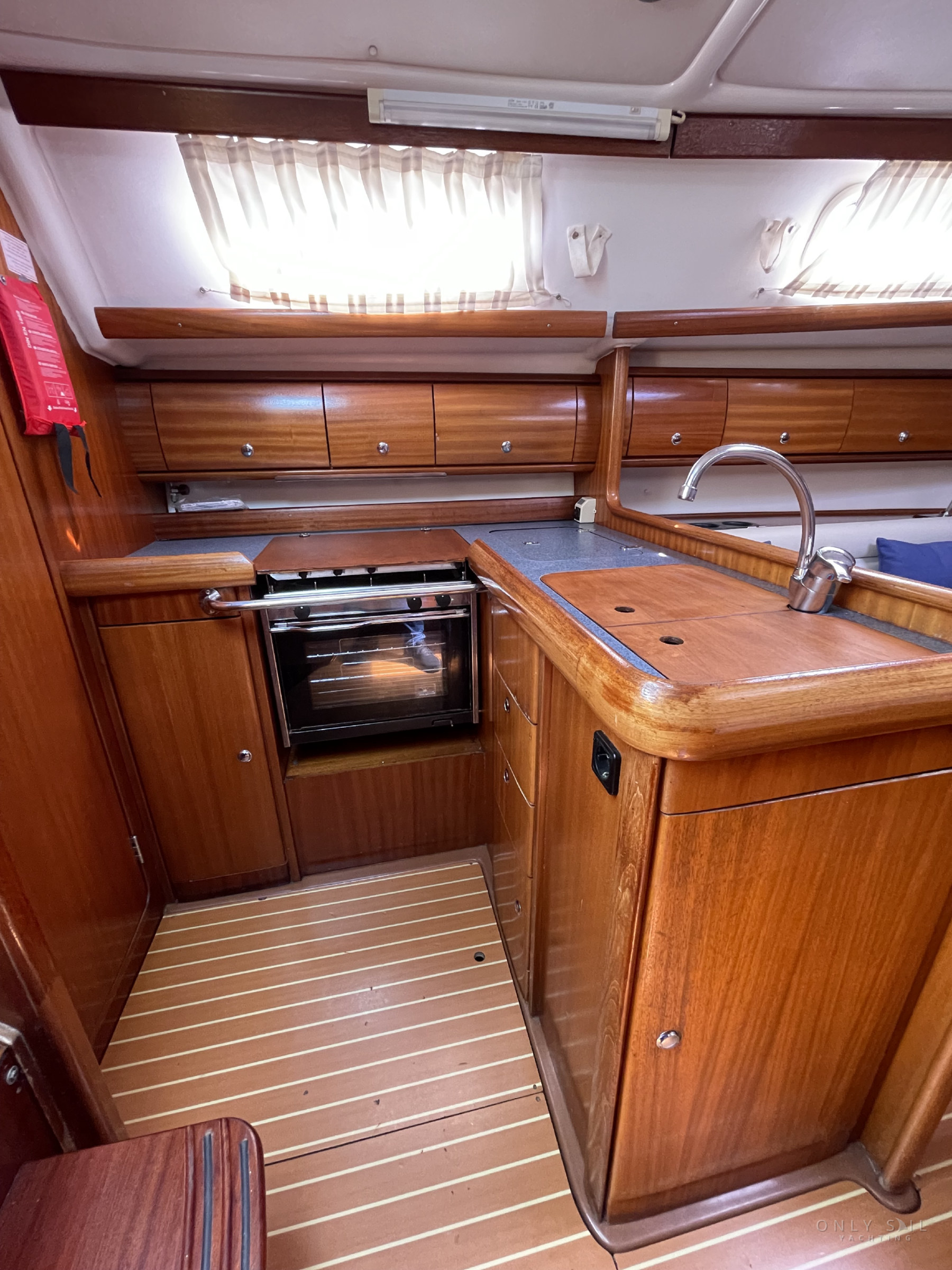 2004 Bavaria 36 — photo 16