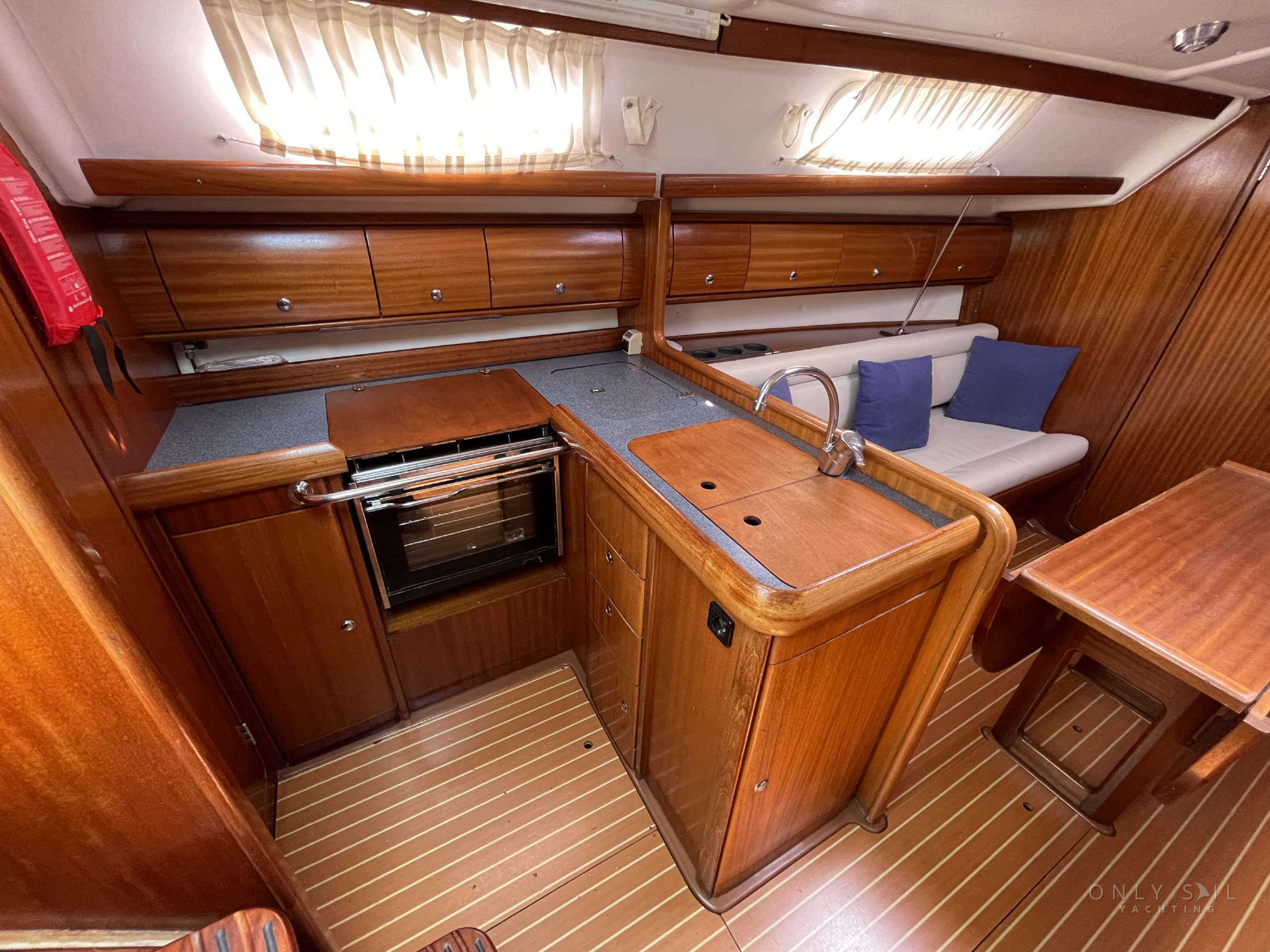 2004 Bavaria 36 — photo 10