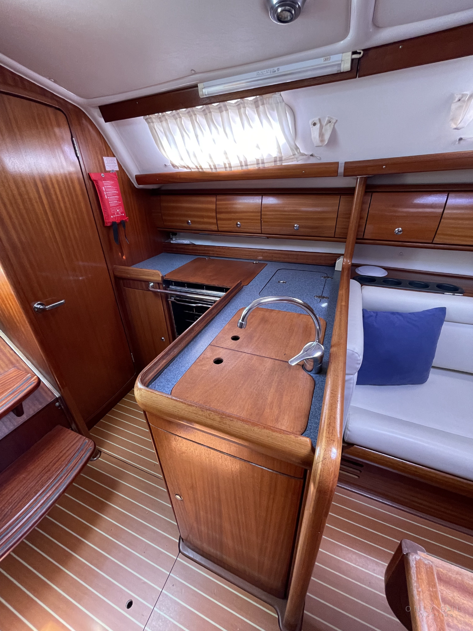 2004 Bavaria 36 — photo 7