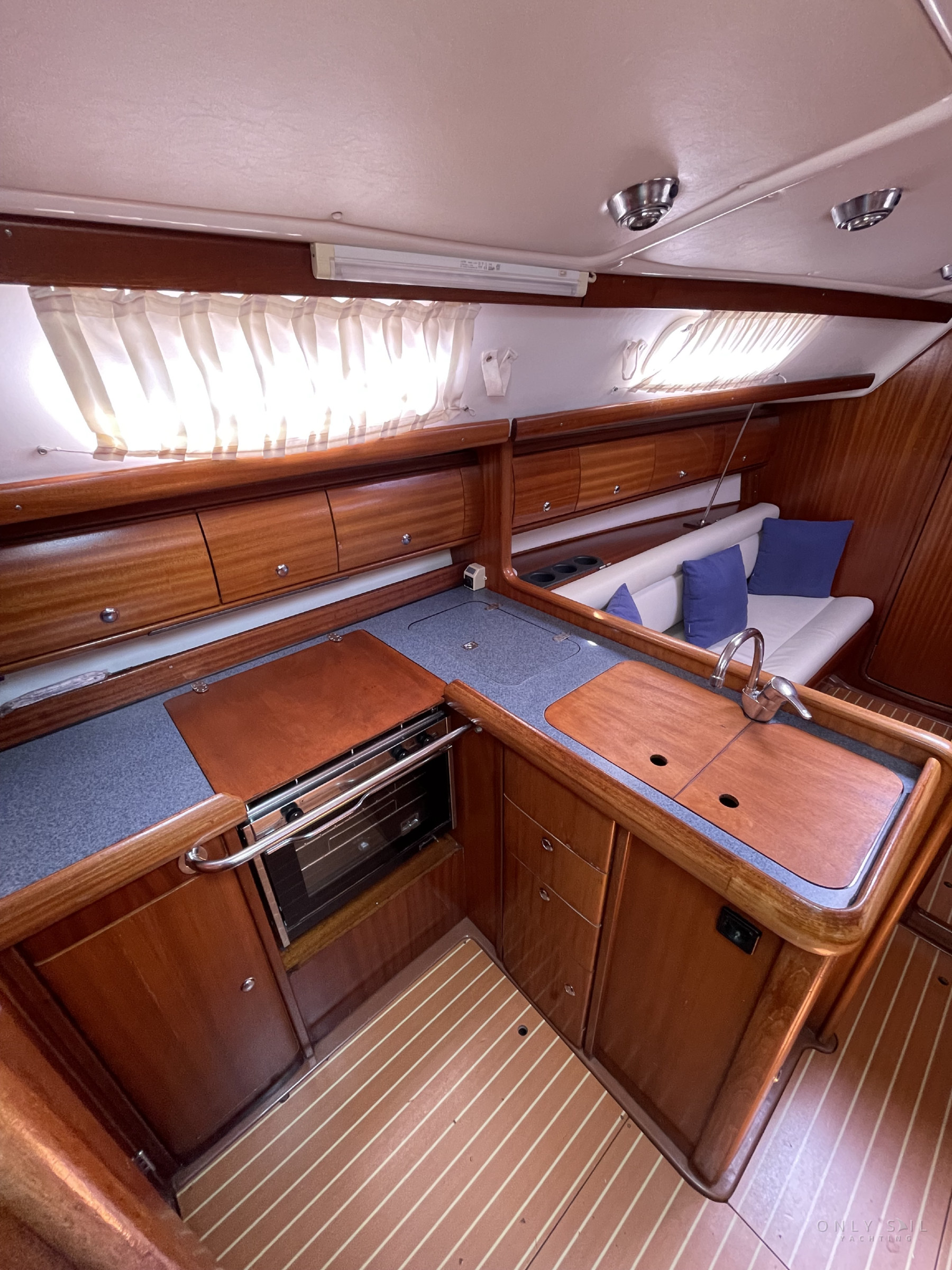 2004 Bavaria 36 — photo 13