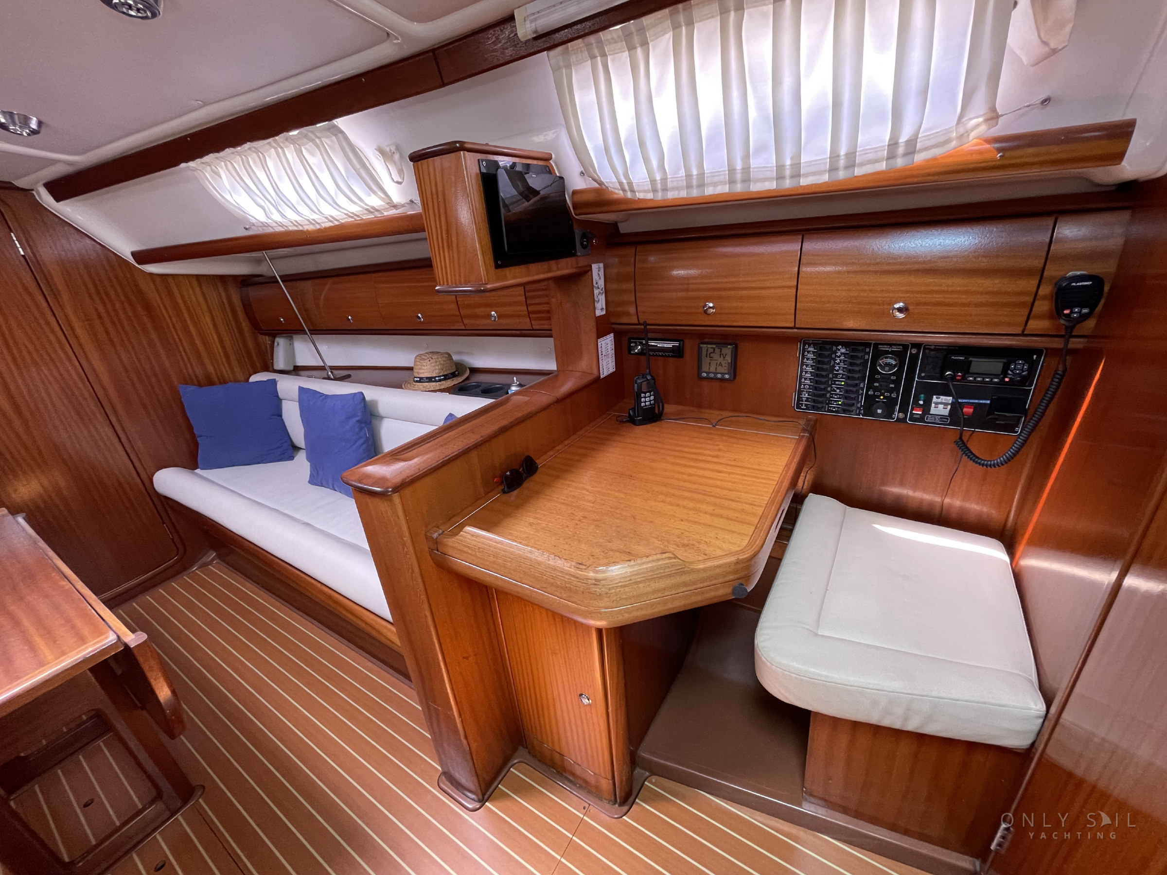 2004 Bavaria 36 — photo 9