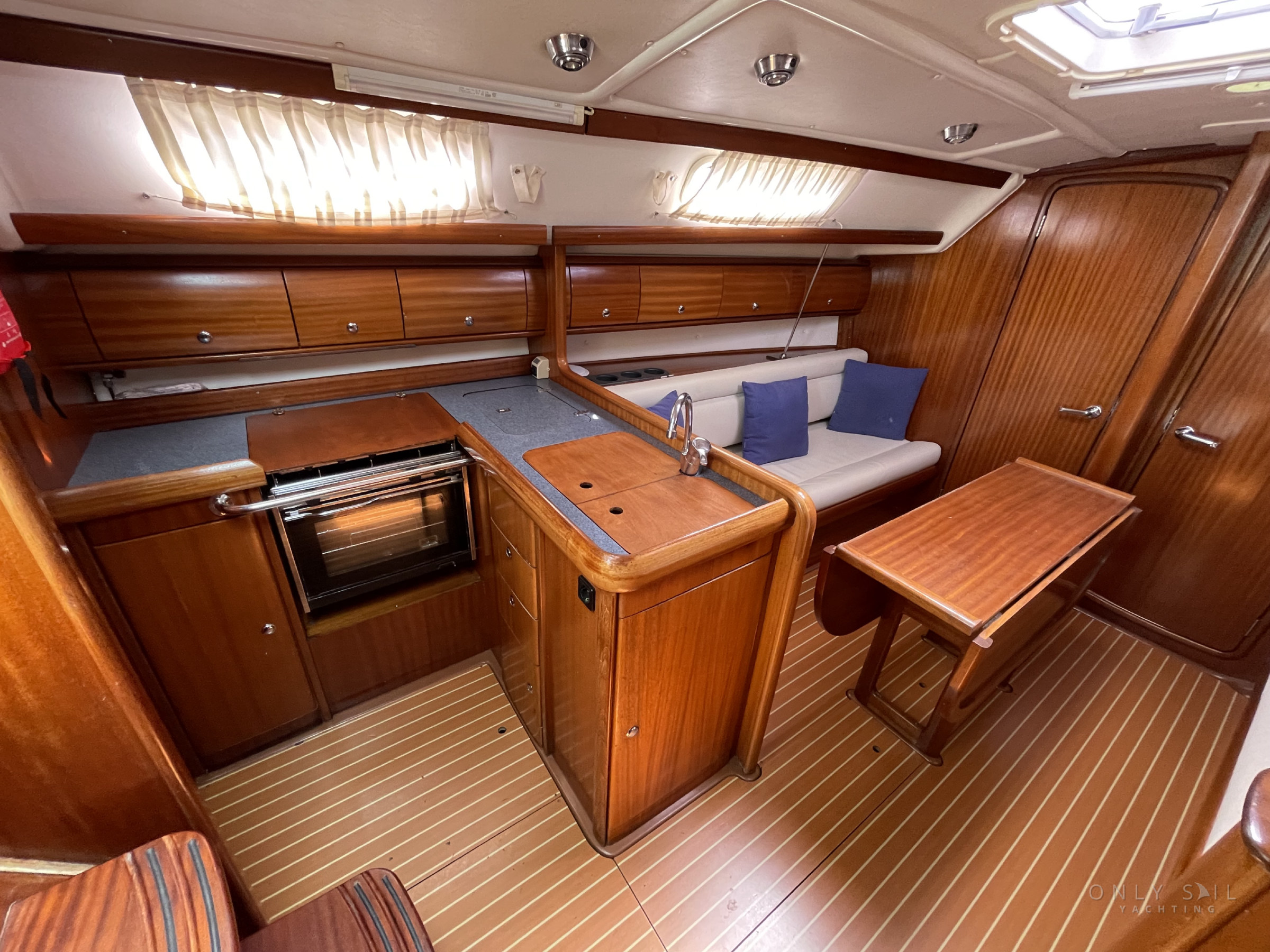 2004 Bavaria 36 — photo 8